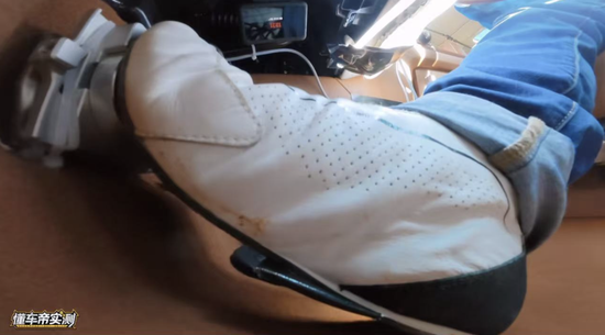 江淮汽车封死跌停！百万豪车尊界V800被曝测试中刹车踏板支架断裂，江淮汽车：正在调查中