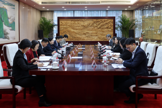 丁向群会见澳门特区政府经济财政司司长吴惠娴