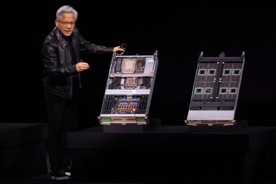 英伟达CEO黄仁勋敦促欧洲推动各个行业采用AI