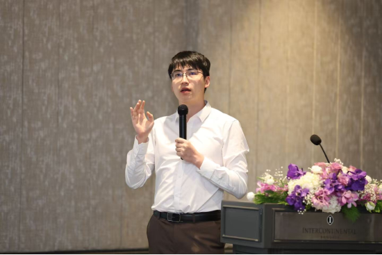AI出海	，“E”马当先！华宝基金携手合作伙伴在泰国协办中国AI投资研讨会
